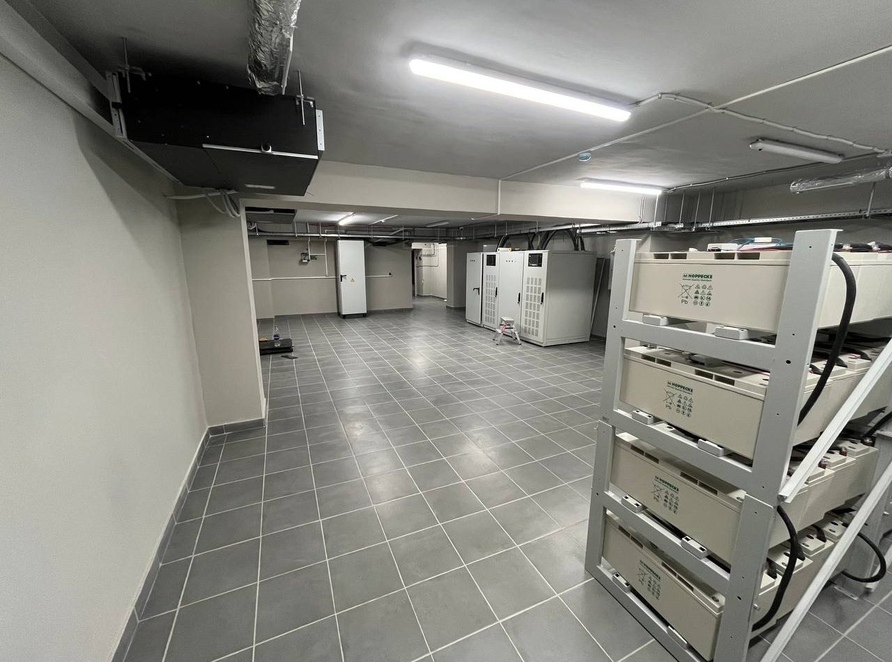 Применение аккумуляторов в дата-центрах: требования, решения и почему важна высота вывода клемм (top-terminal)