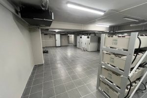 Применение аккумуляторов в дата-центрах: требования, решения и почему важна высота вывода клемм (top-terminal)